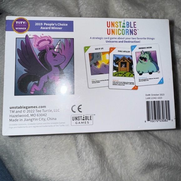 Unstable Unicorns 2nd Edition Card Game - Picture 2 of 6